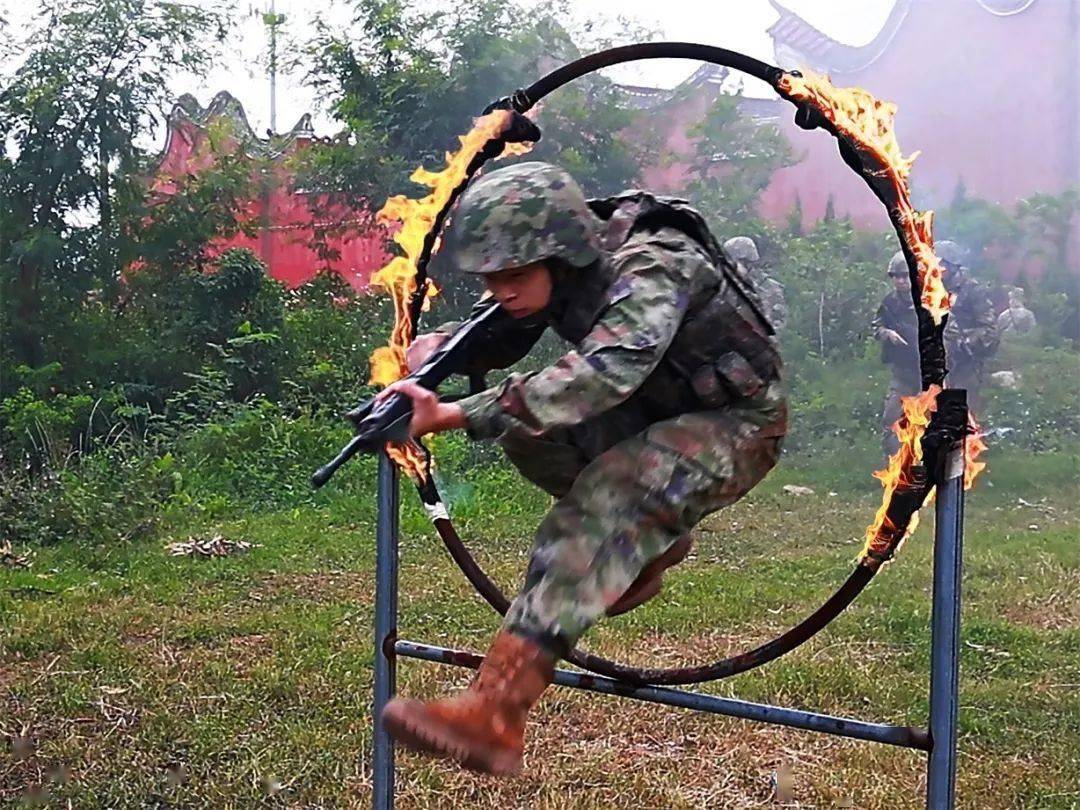 凤凰娱乐下载-体能训练取得成效，球队状态顶峰迎战强敌的简单介绍