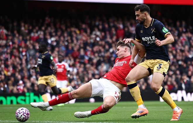 移动端游戏-包含西汉姆球员技高一筹，拯救球队喜堂取胜的词条